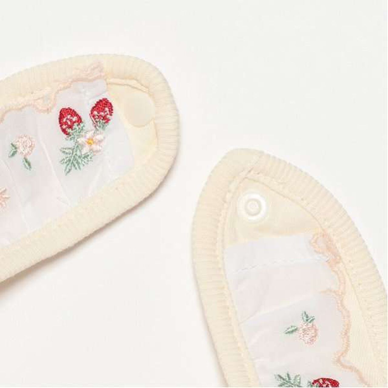 Peter Rabbit Embroidered Lace Bib,Ivory, large image number 2