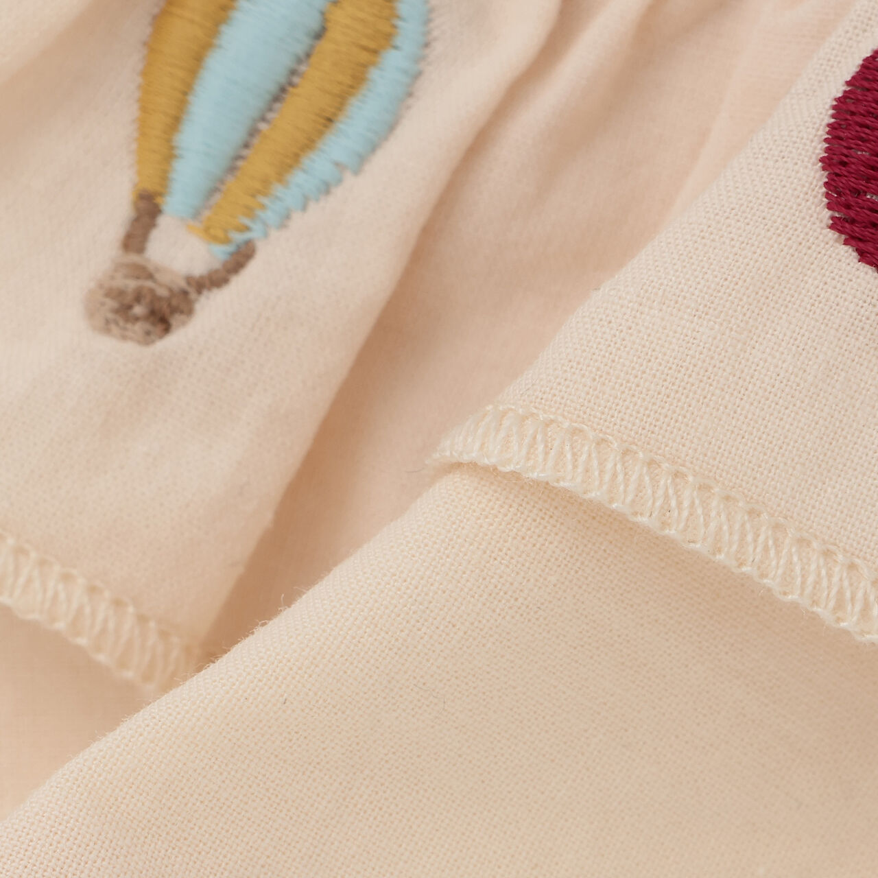 [Waterproof] Embroidered Frill Bib,Ivory, large image number 3