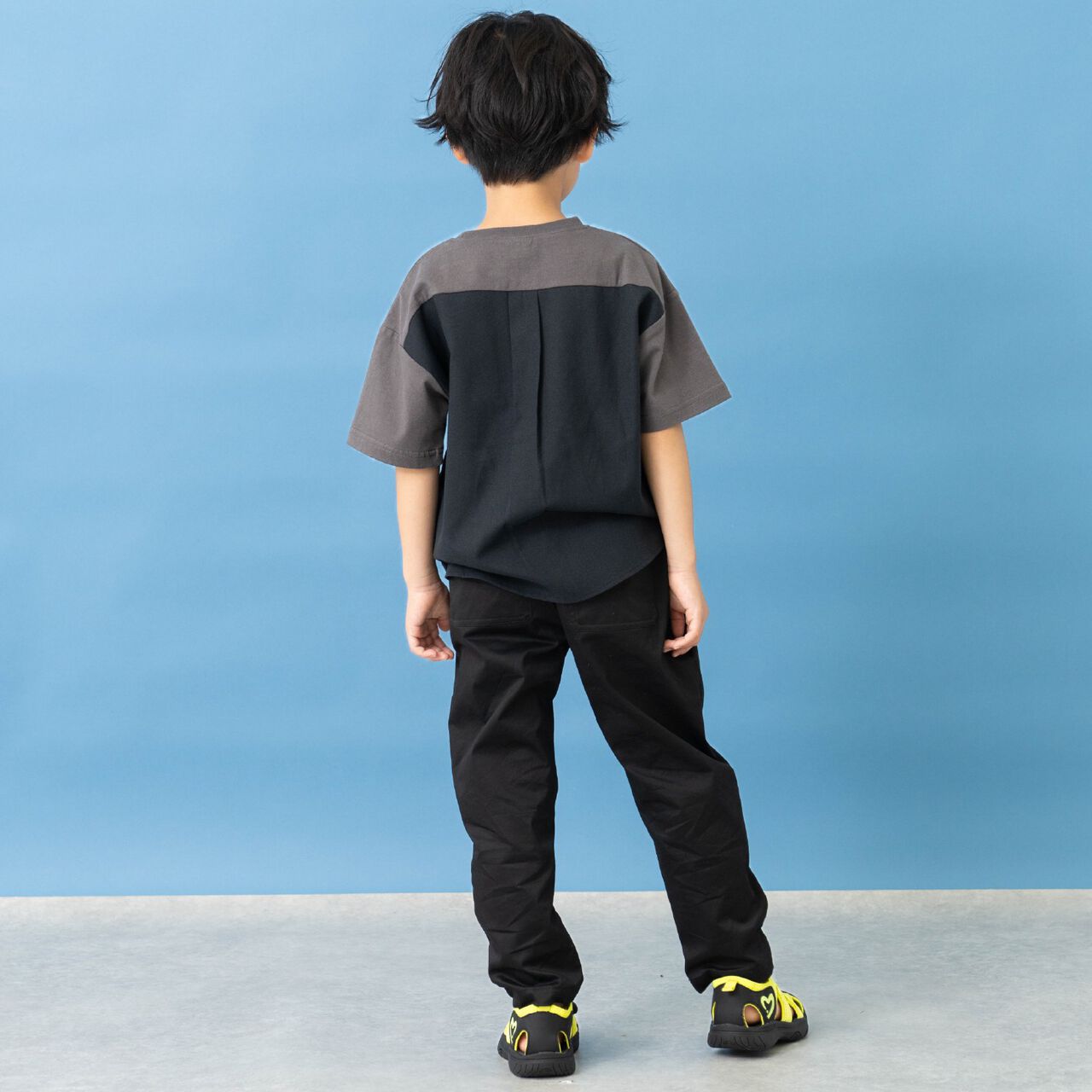 Wide Silhouette Short Sleeve T-Shirt with Contrasting Back Panel,Charcoal gray, large image number 4