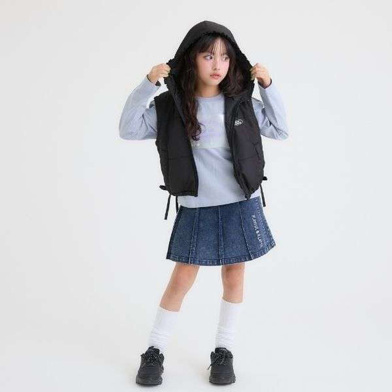 Padded Vest with Side Ribbon Hood,Black, large image number 3