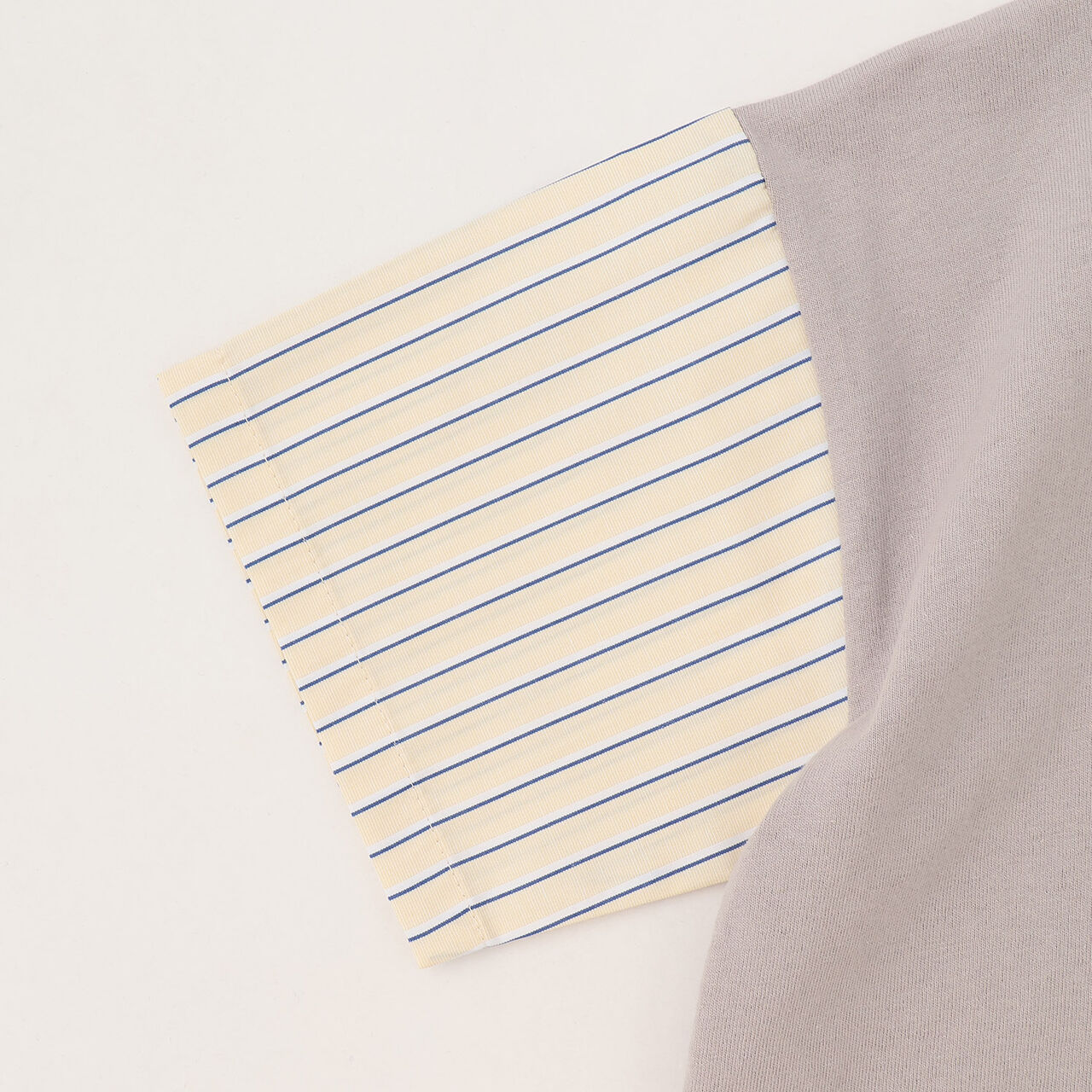 Wide Silhouette Short-Sleeve T-Shirt with Contrasting Sleeves,White, large image number 7