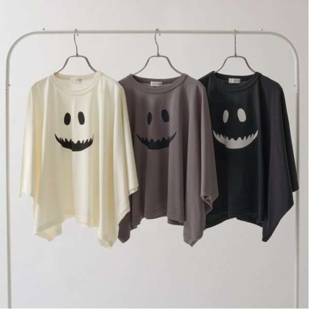 [Halloween] Transforming Ghost T-Shirt,Black, large image number 1