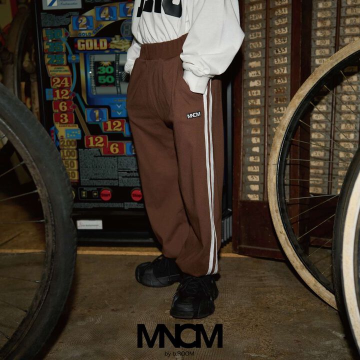 [MNCM] [Coordinatable Setup] [Kaiteki Tenjiku] Oversized Silhouette Side Line Pants,Dark brown, medium image number 0