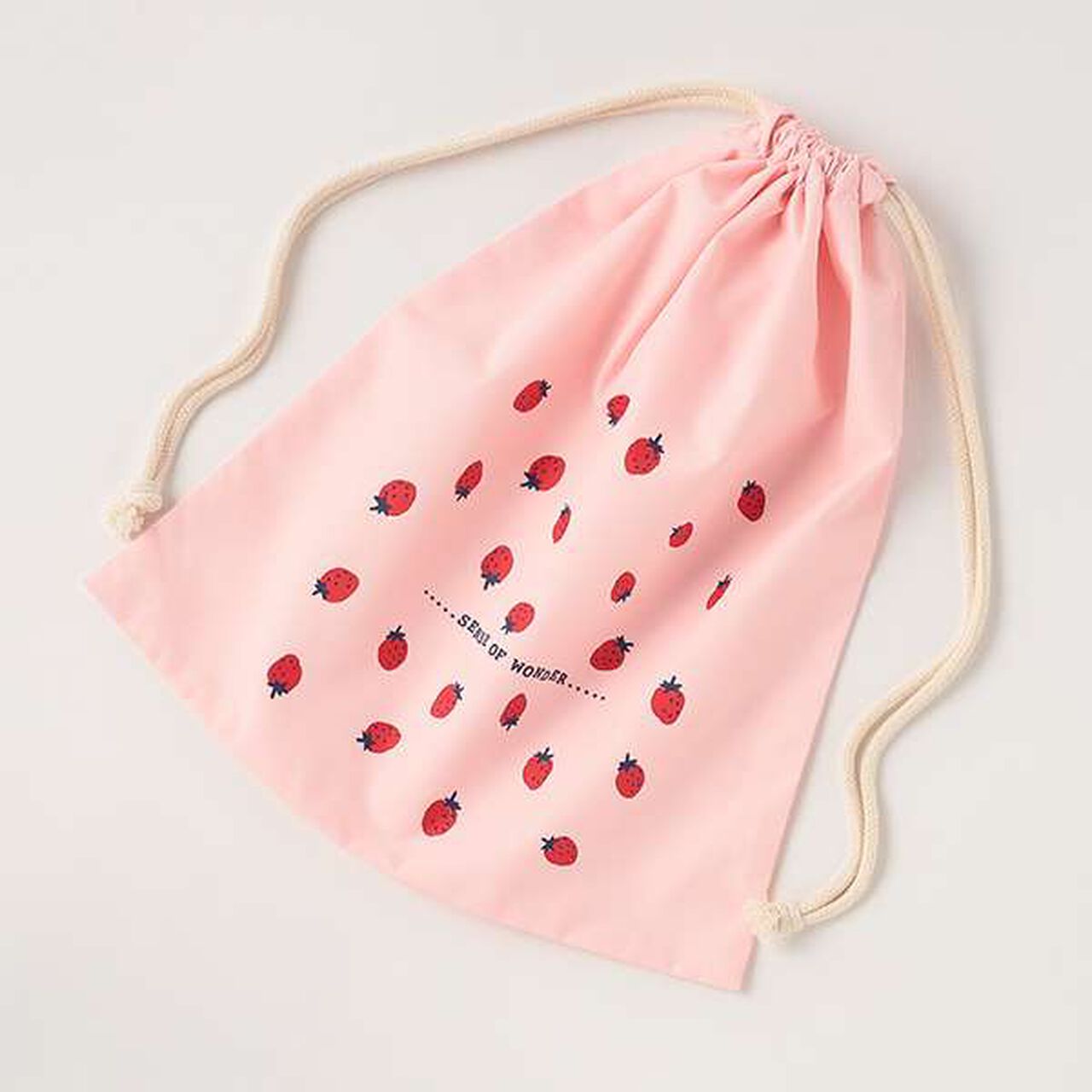 [Web Exclusive] Sense of Wonder Strawberry Print Drawstring Bag,Navy, large image number 4