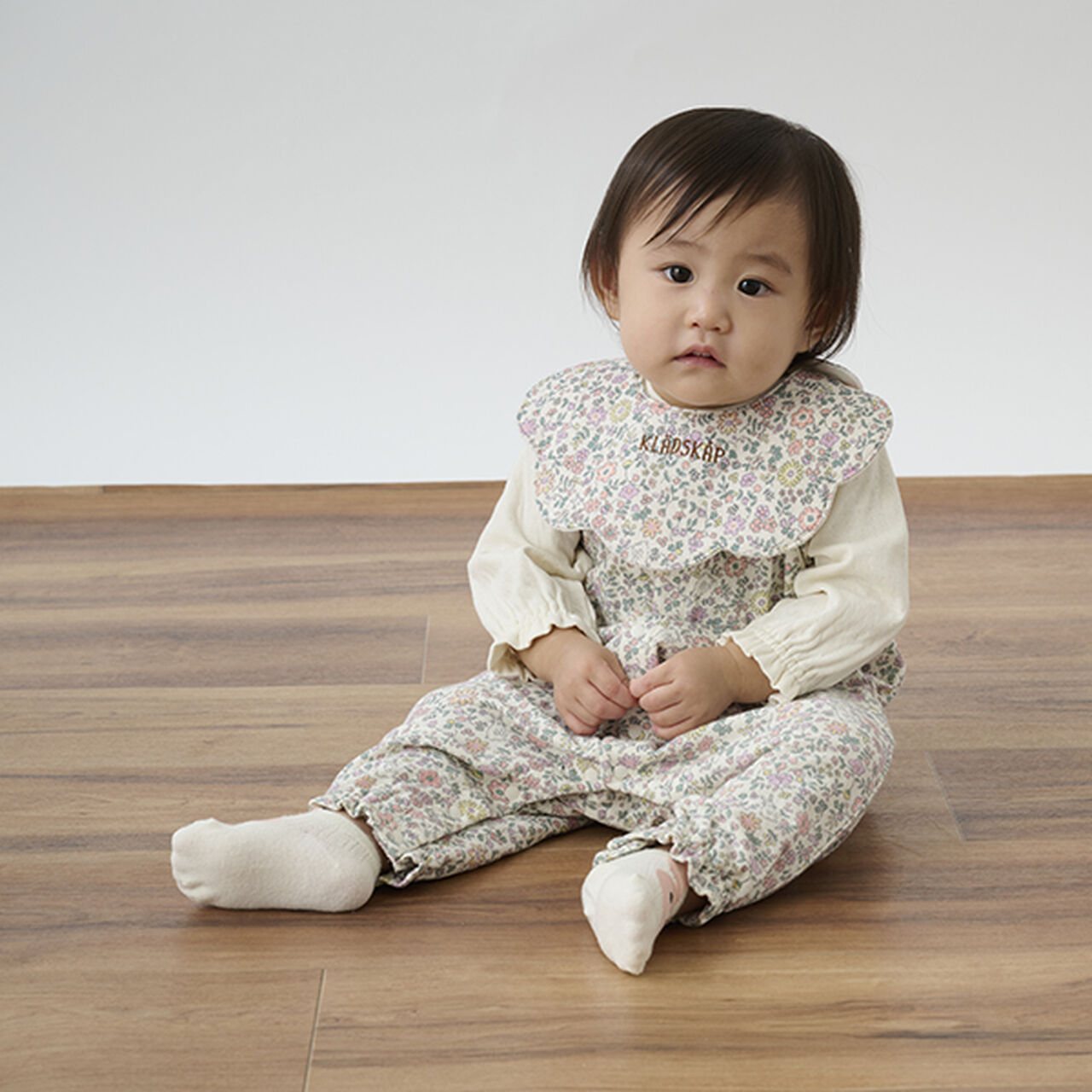 Floral Pattern Scallop Trim Bib,Light pink, large image number 1