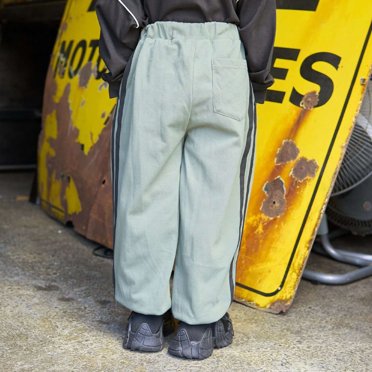 [MNCM] [Coordinatable Setup] [Kaiteki Tenjiku] Oversized Silhouette Side Line Pants,Dark brown, large image number 30