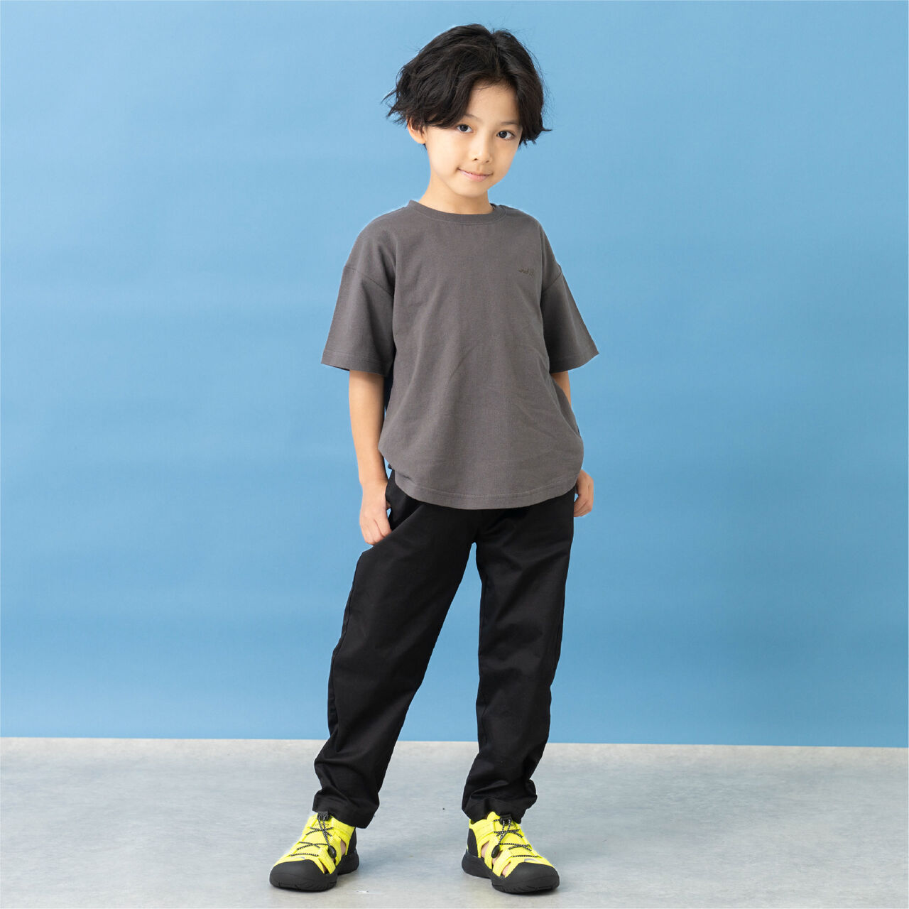 Wide Silhouette Short Sleeve T-Shirt with Contrasting Back Panel,Charcoal gray, large image number 2