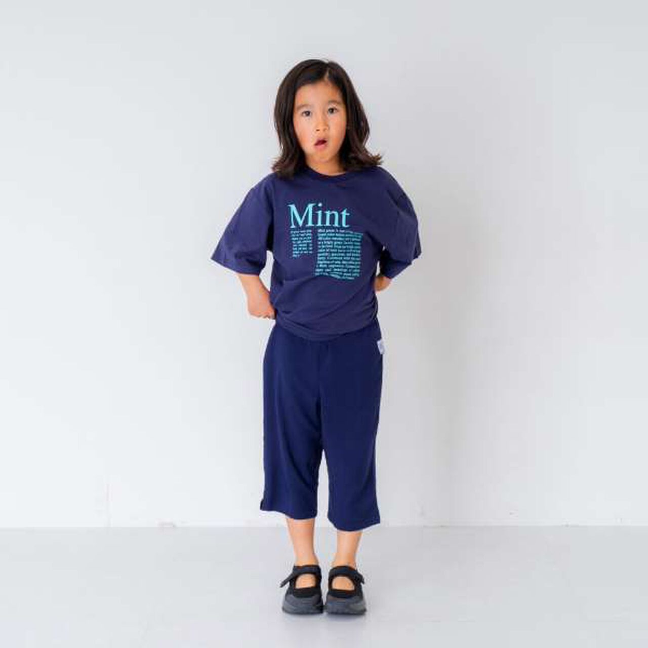 [Cool Touch] Relaxed One-Mile 7/8 Pants,Charcoal gray, large image number 1