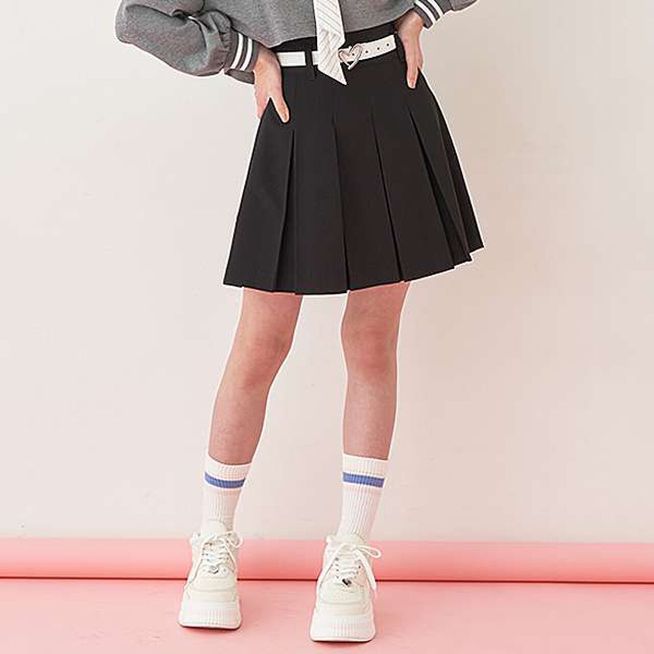 Pleated Skirt with Heart Buckle Belt (with Spats),Beige, large image number 20