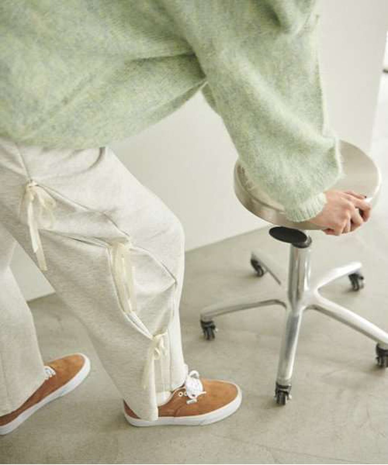 Side Ribbon Tuck Pants,Smoke white, large image number 0