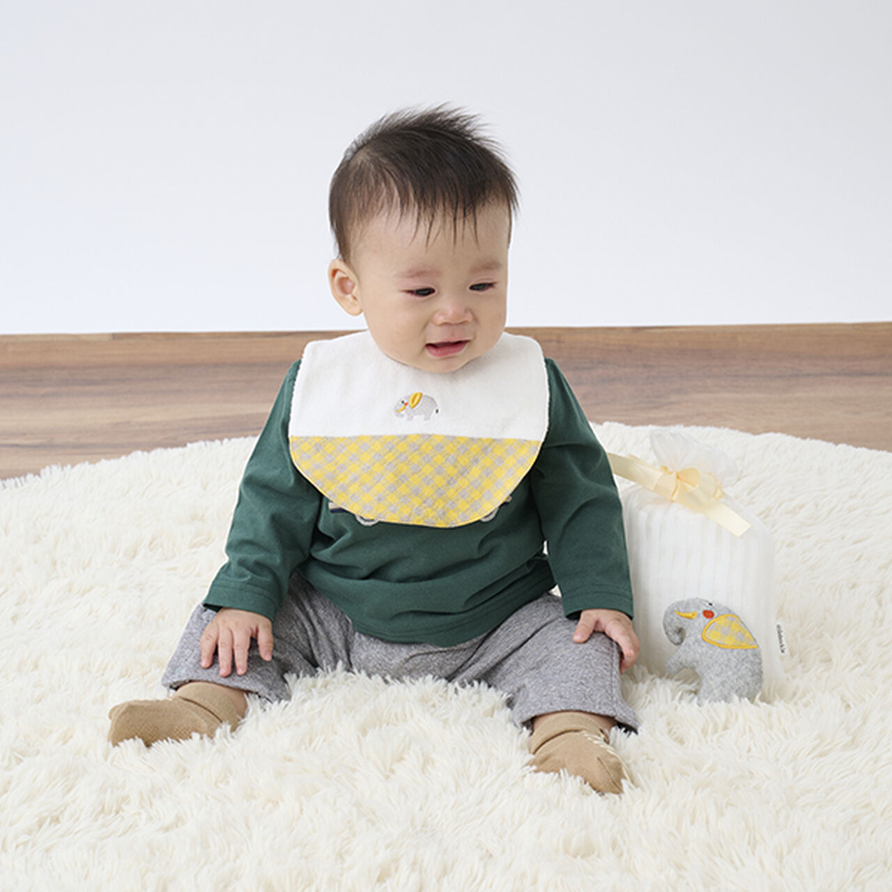 Korobokkuru Bib & Rattle Set with Pouch,Multi color, large image number 0