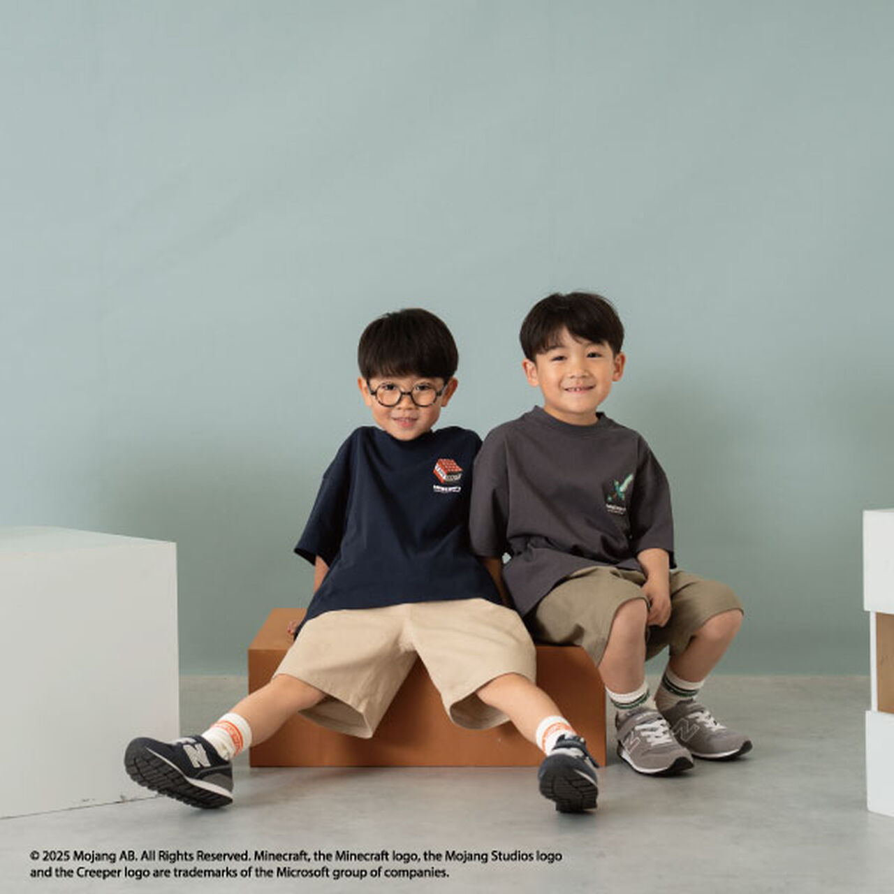 [Minecraft] Kids Weapon Tee,Charcoal gray, large image number 4