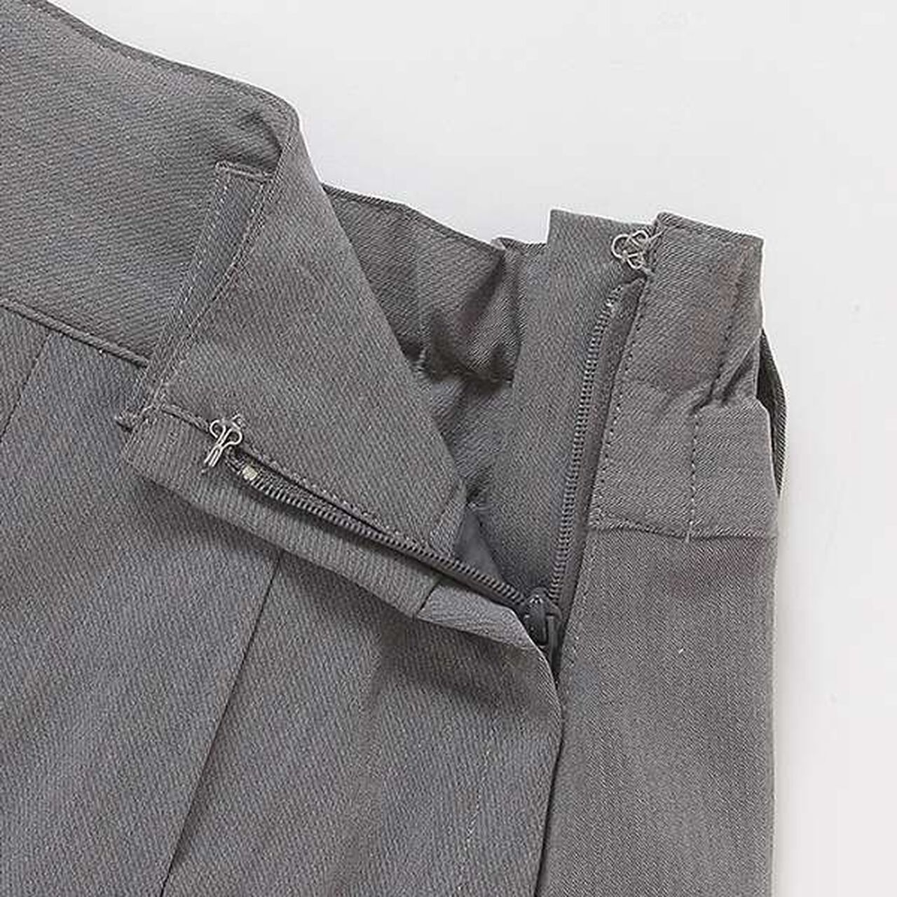 Pleated Skirt with Heart Buckle Belt (with Spats),Beige, large image number 19