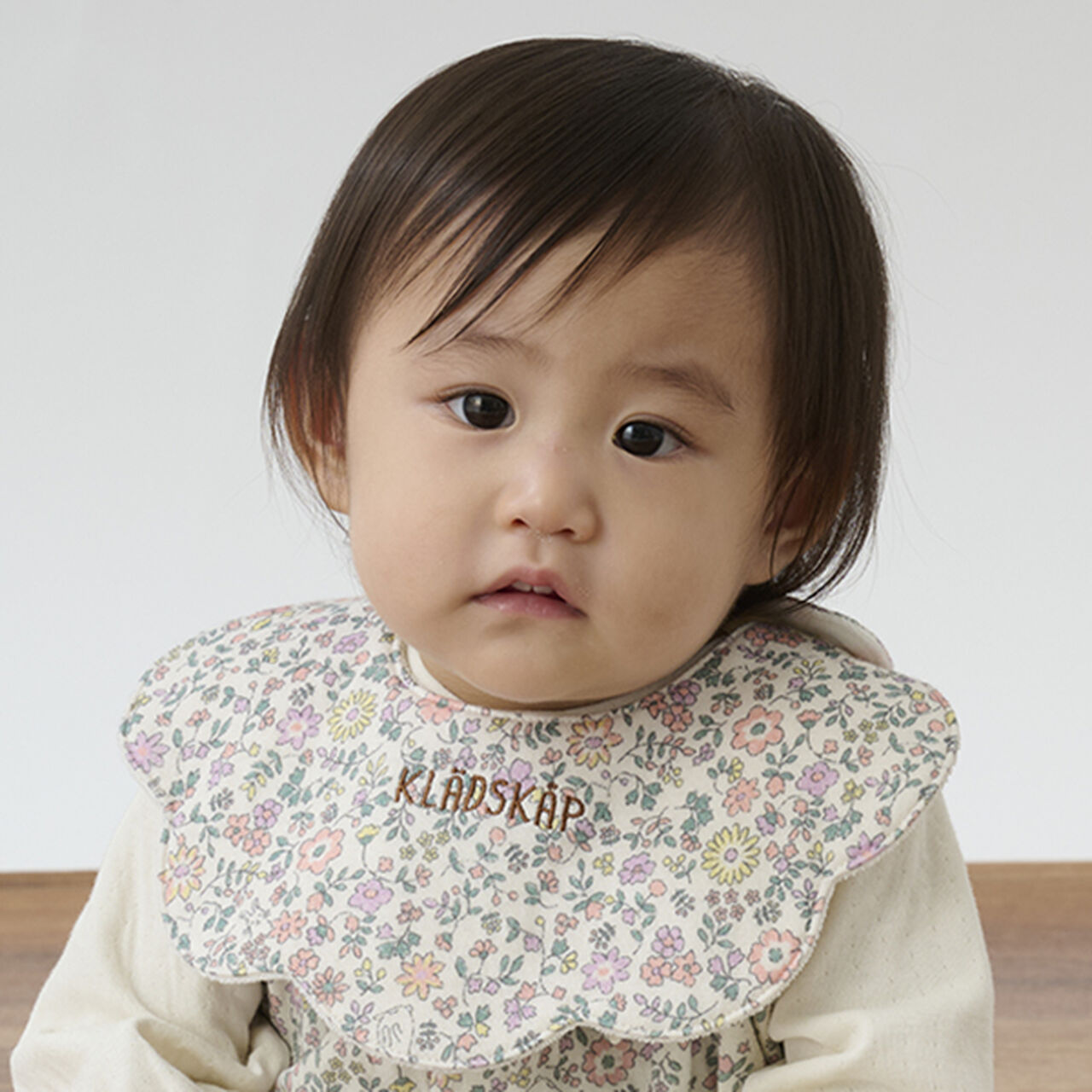 Floral Pattern Scallop Trim Bib,Light pink, large image number 0