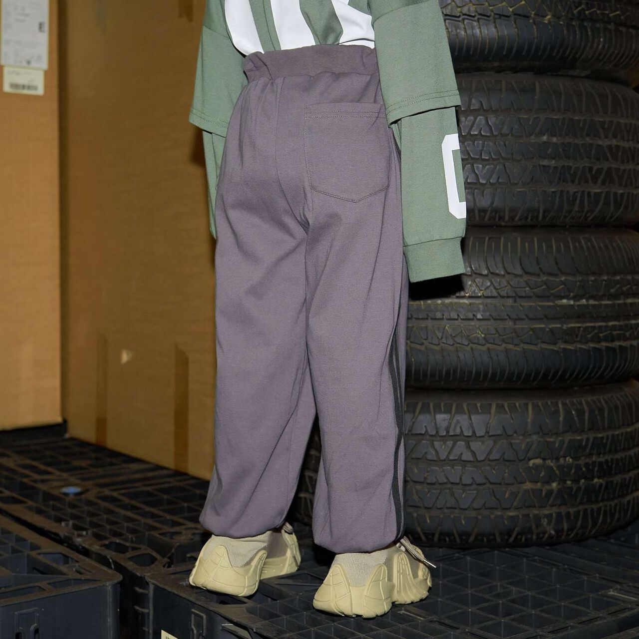 [MNCM] [Coordinatable Setup] [Kaiteki Tenjiku] Oversized Silhouette Side Line Pants,Dark brown, large image number 20