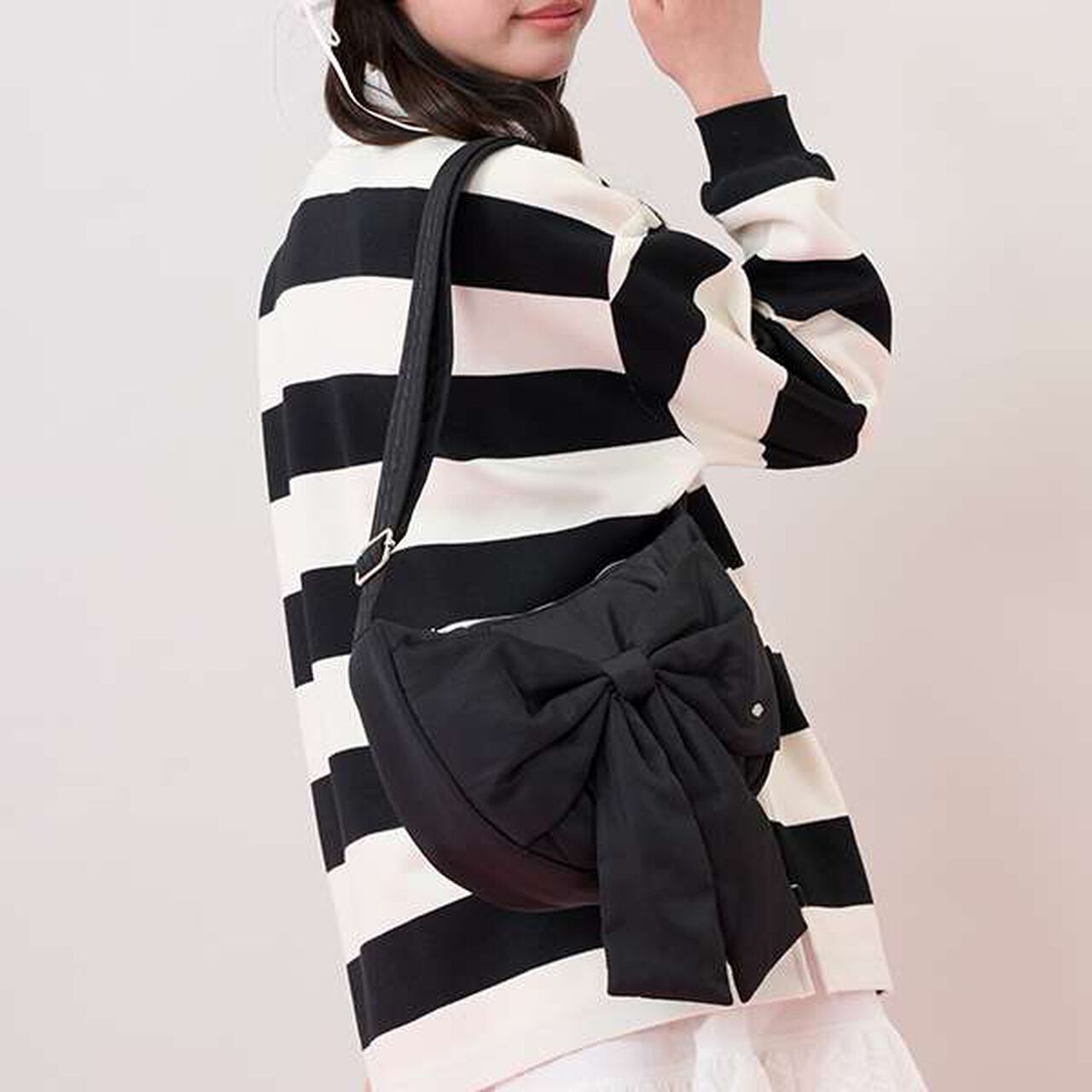 Fluffy Ribbon Crescent Shoulder Bag,Black, large image number 0