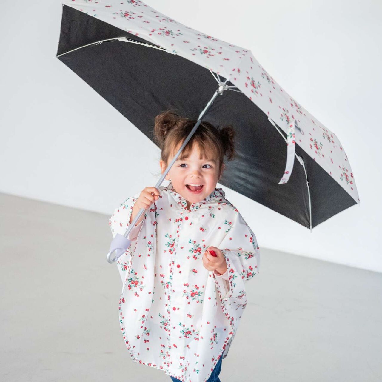 Wild Strawberry All-Weather Folding Umbrella [Light Blocking, Heat Shielding, Shielding],Pearl white, large image number 11