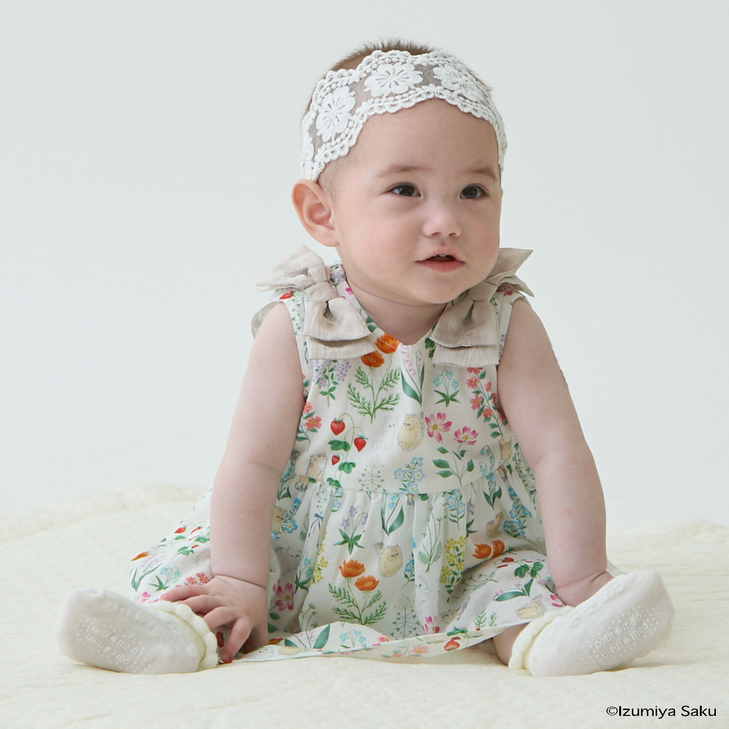 Izumiya Saku] Link Shoulder Ribbon Flower Cat One-Piece Dress