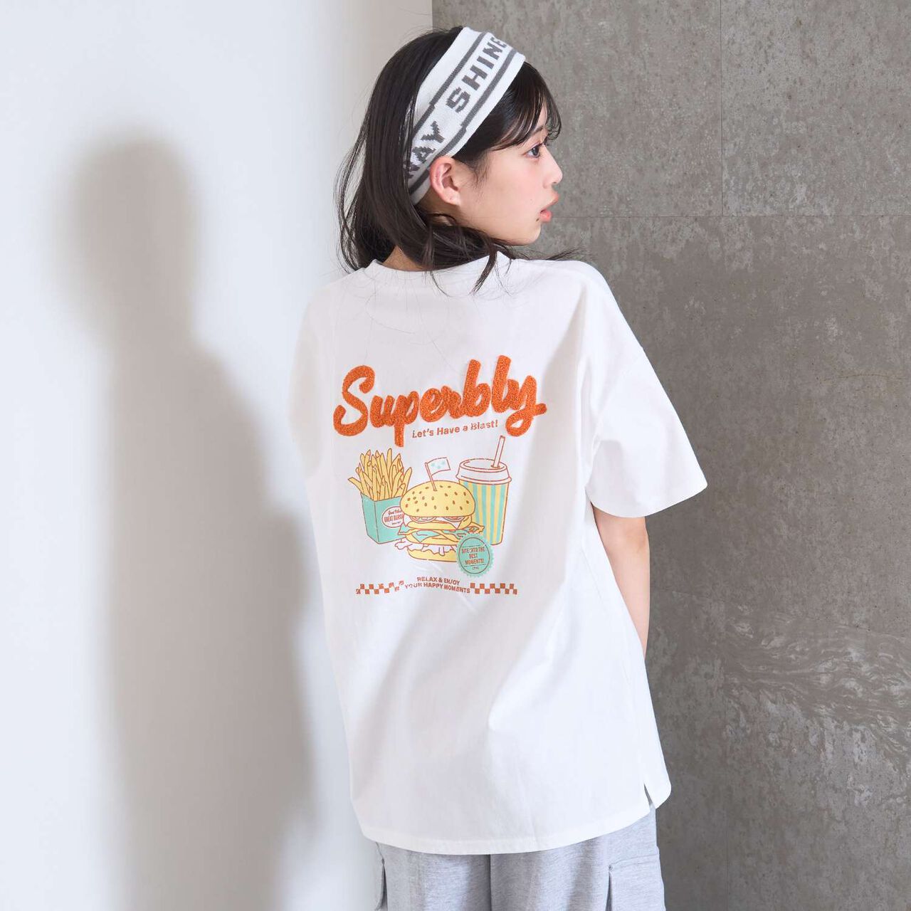 Hood Motif Loose Embroidered Short Sleeve T-Shirt,Smoke white, large image number 8