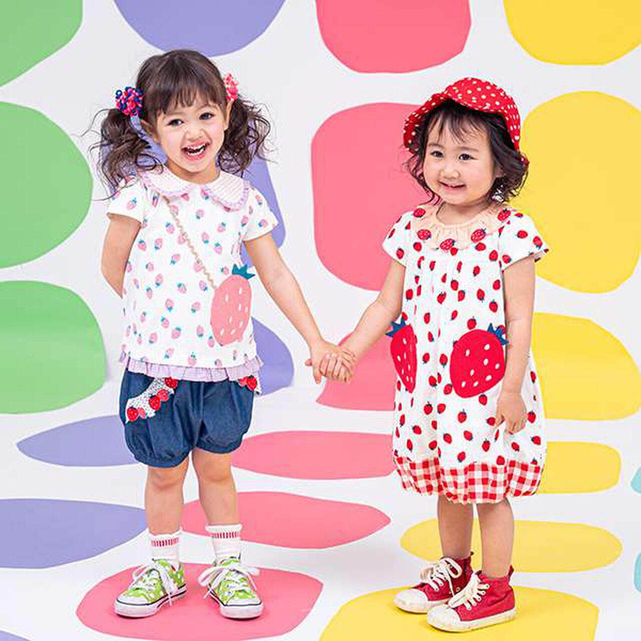 All-Over Pattern Strawberry Pouch T-Shirt,Pink, large image number 3