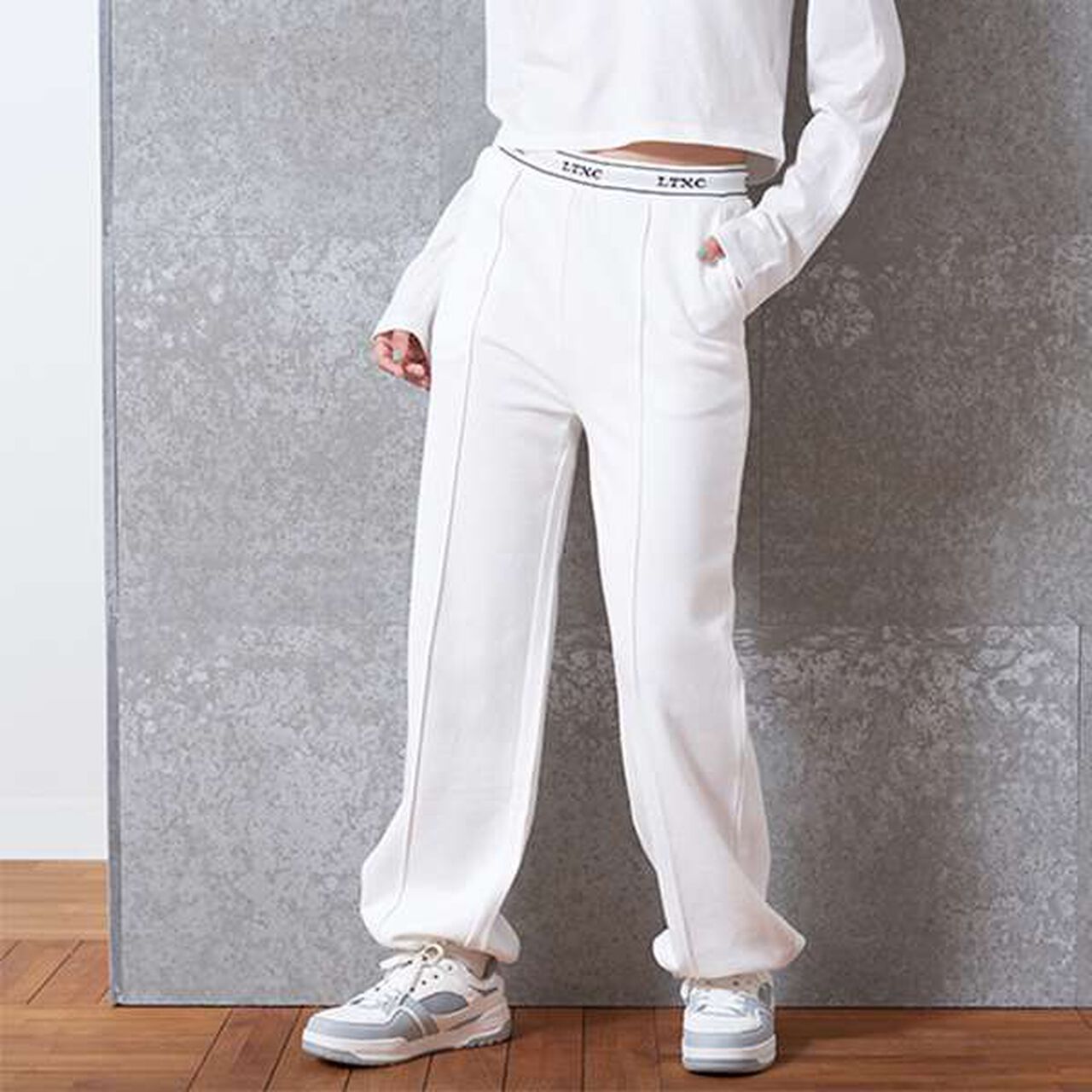 [LTXC] Quick-Dry Absorbent Waist Logo Sweatpants,Smoke white, large image number 13