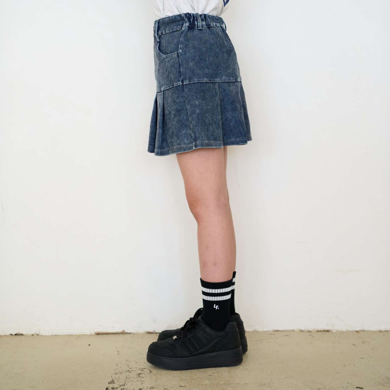 [Stretch] Denim-Look Cut Pleated Skirt,Blue, large image number 8