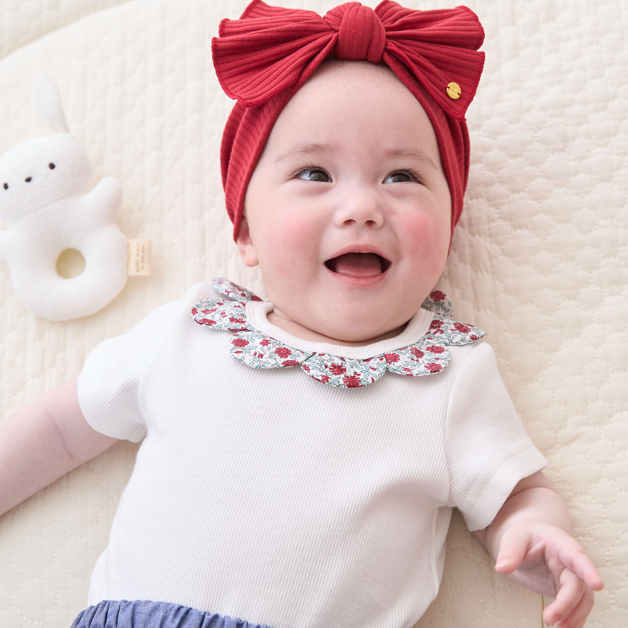 Short-Sleeve Scallop Trim Romper,Black, large image number 1