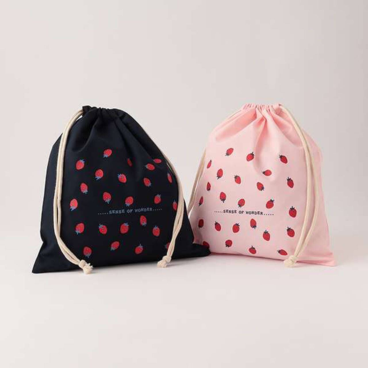 [Web Exclusive] Sense of Wonder Strawberry Print Drawstring Bag,Navy, large image number 3