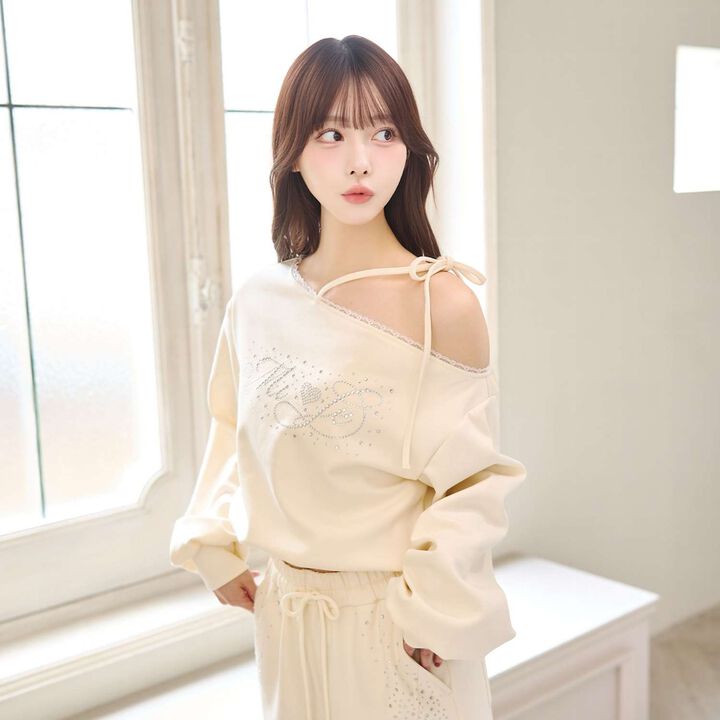 Balloon One-Shoulder Sweatshirt,, medium