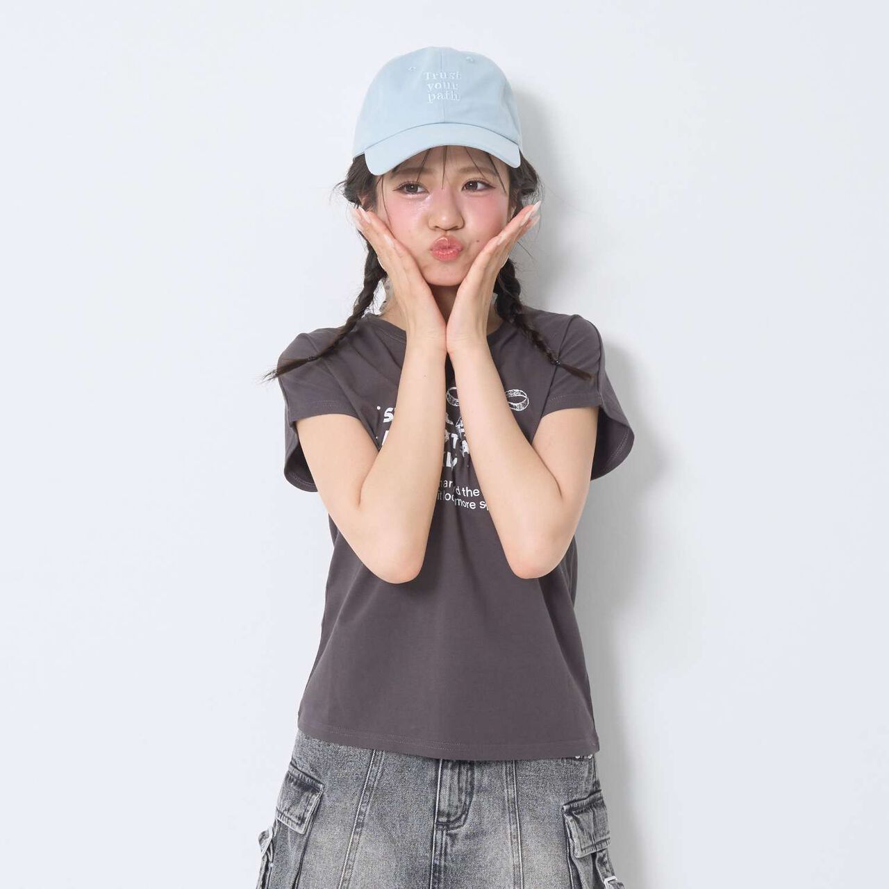 [LTXC/Cotton 100%] Ribbon Illustration Cropped Short-Sleeve T-Shirt in Black,Cream, large image number 7