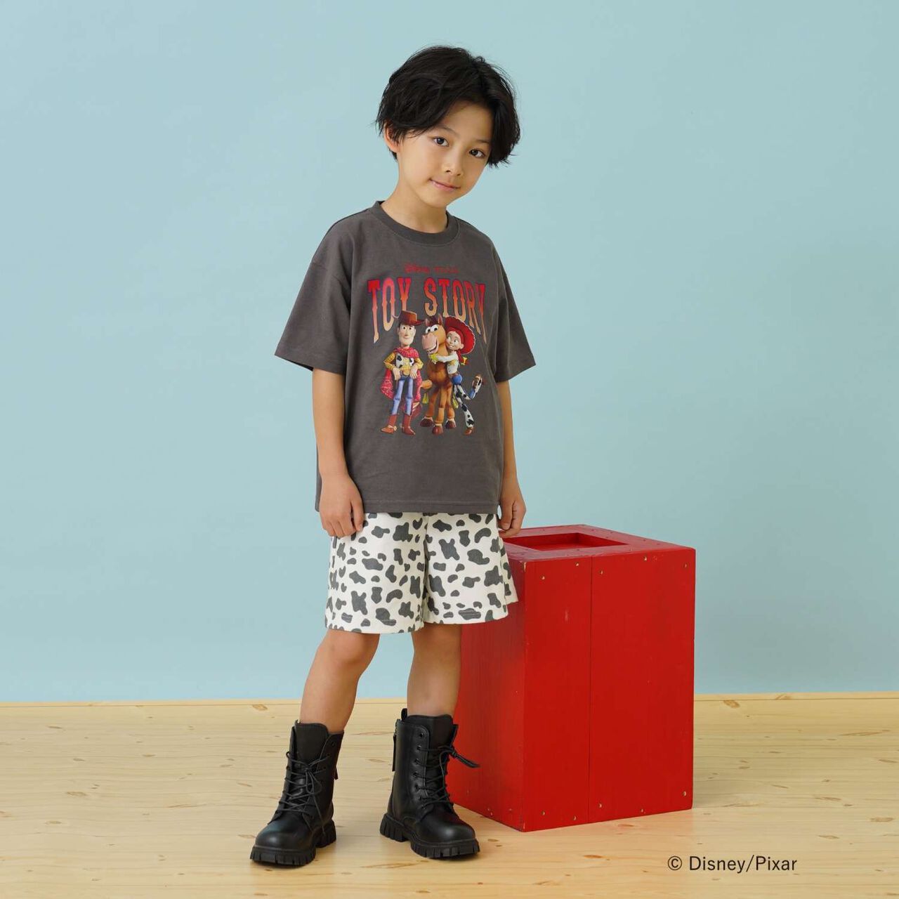 [Disney-Pixar-Toy Story] Toy Story Group Art Wide Short-Sleeve T-Shirt,Charcoal gray, large image number 1