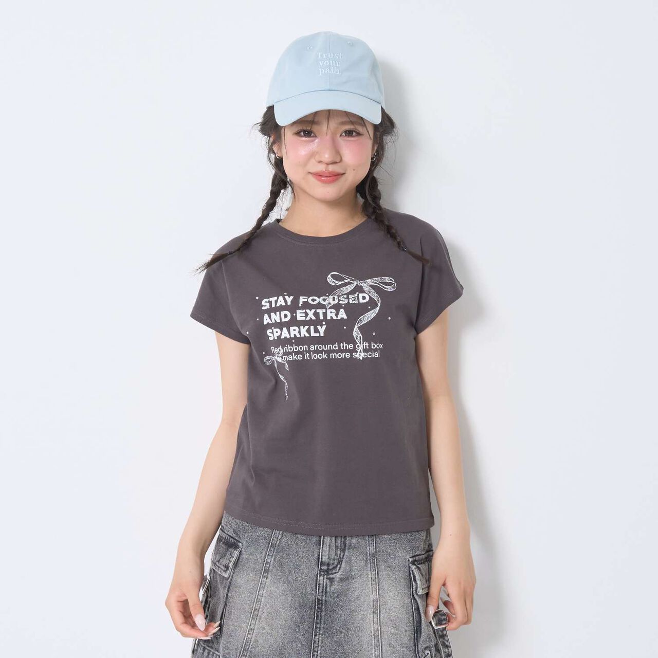 [LTXC/Cotton 100%] Ribbon Illustration Cropped Short-Sleeve T-Shirt in Black,Cream, large image number 8
