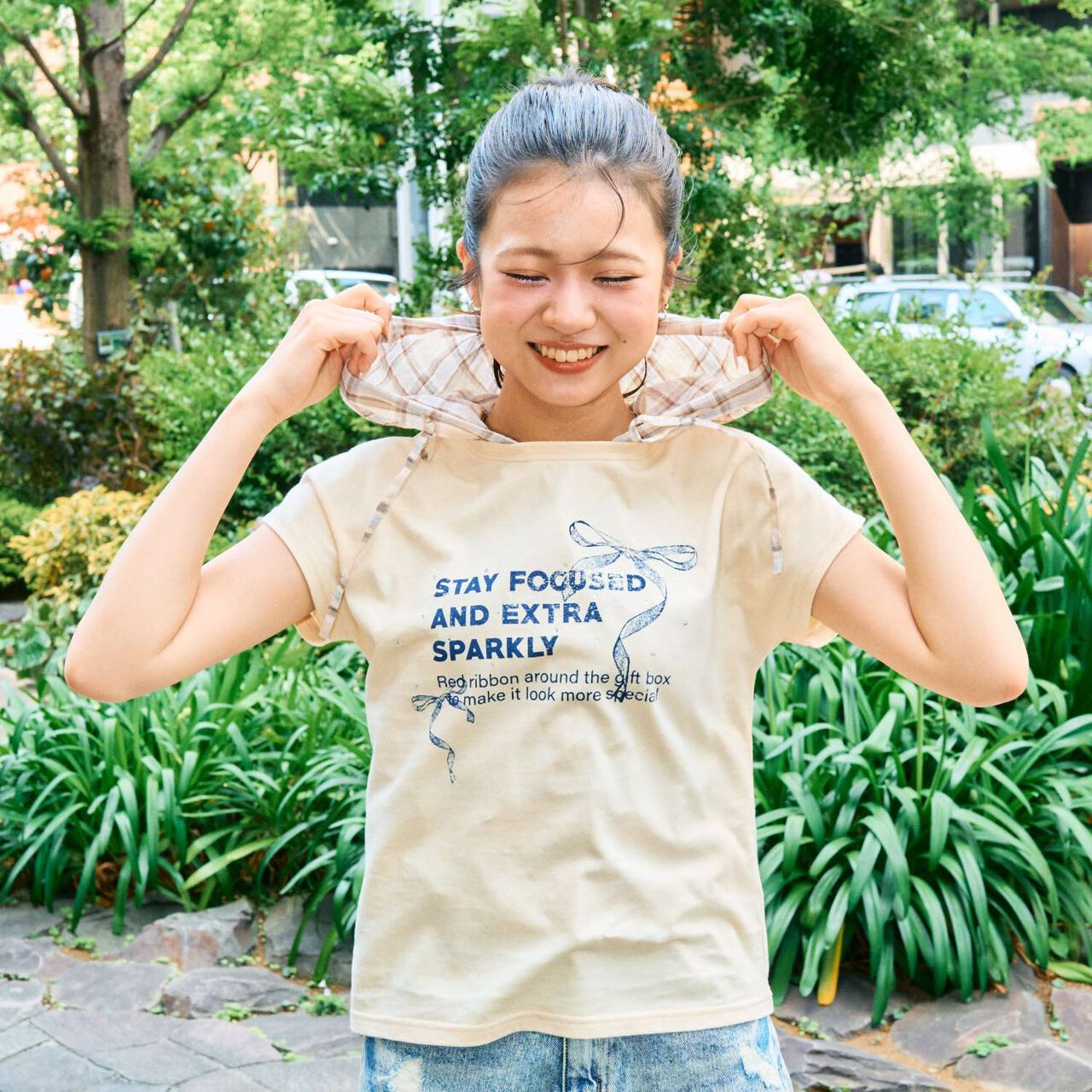 [LTXC/Cotton 100%] Ribbon Illustration Cropped Short-Sleeve T-Shirt in Black,Cream, large image number 0