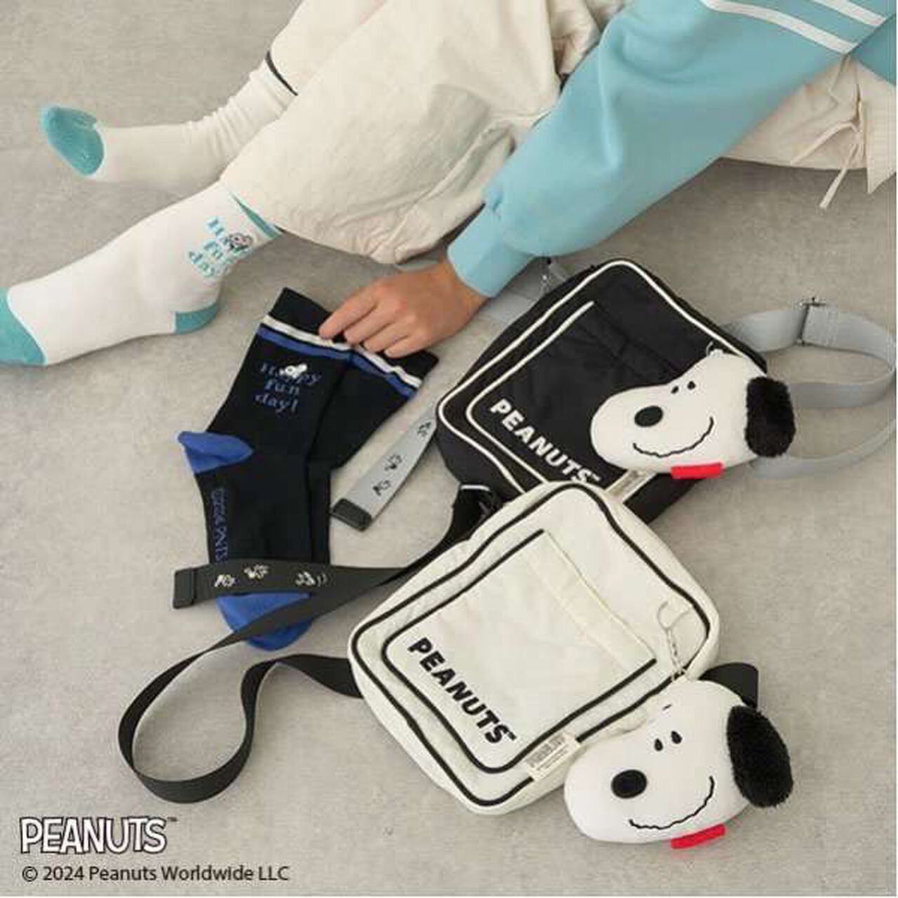 [PEANUTS] Mini Shoulder Bag with Mascot Card Holder,Black, large image number 11