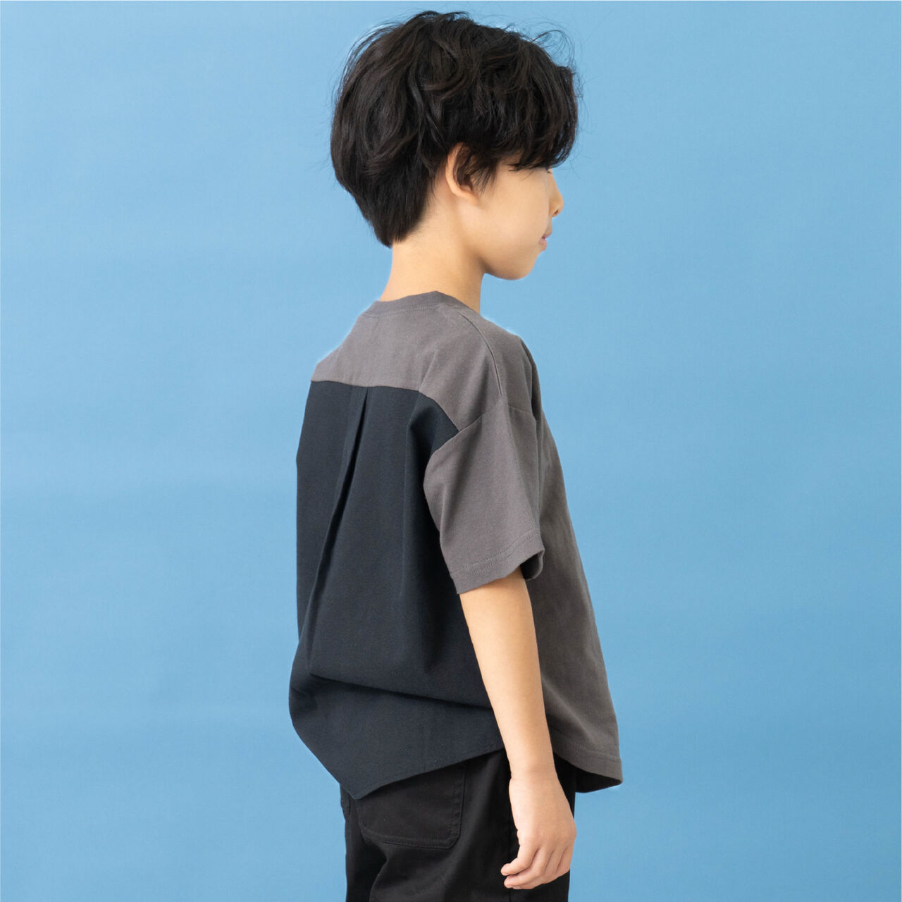 Wide Silhouette Short Sleeve T-Shirt with Contrasting Back Panel,Charcoal gray, large image number 0