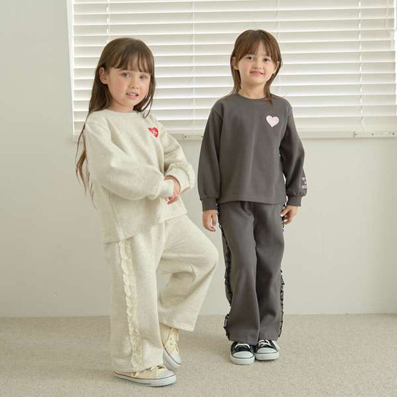 Pilling-Resistant Side Frill Wide Sweatpants,Charcoal gray, large image number 8