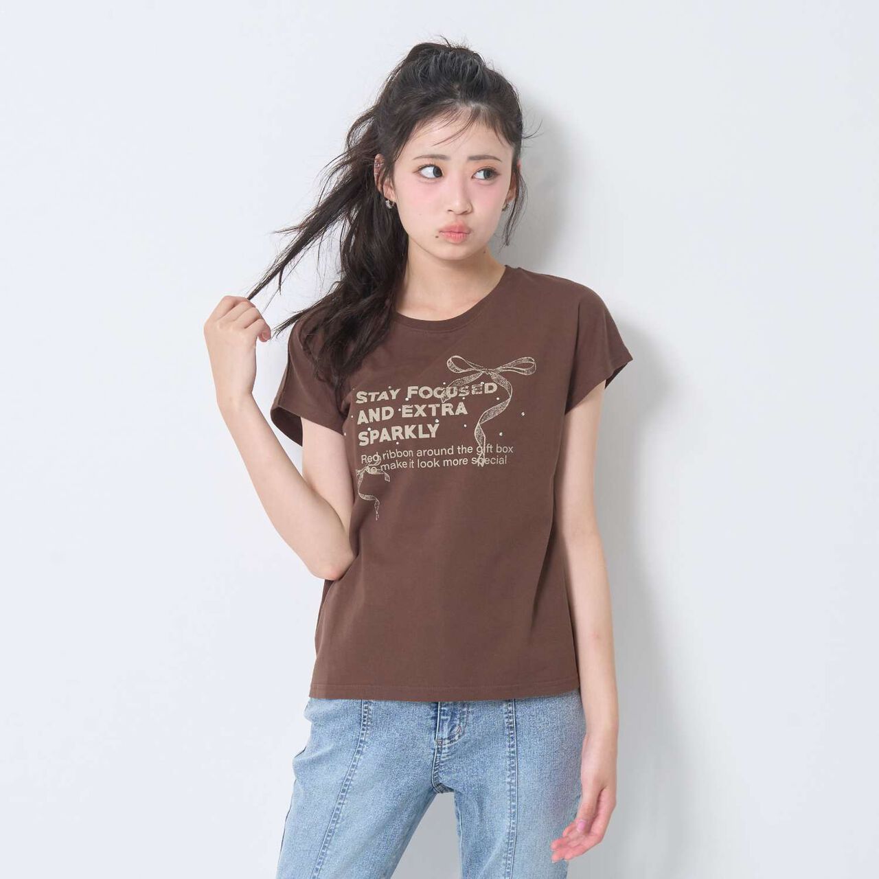 [LTXC/Cotton 100%] Ribbon Illustration Cropped Short-Sleeve T-Shirt in Black,Cream, large image number 4