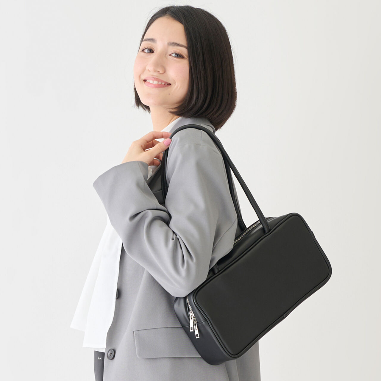 Link Leather-Look Boston Bag,Off white, large image number 10