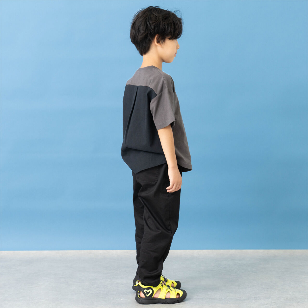 Wide Silhouette Short Sleeve T-Shirt with Contrasting Back Panel,Charcoal gray, large image number 3