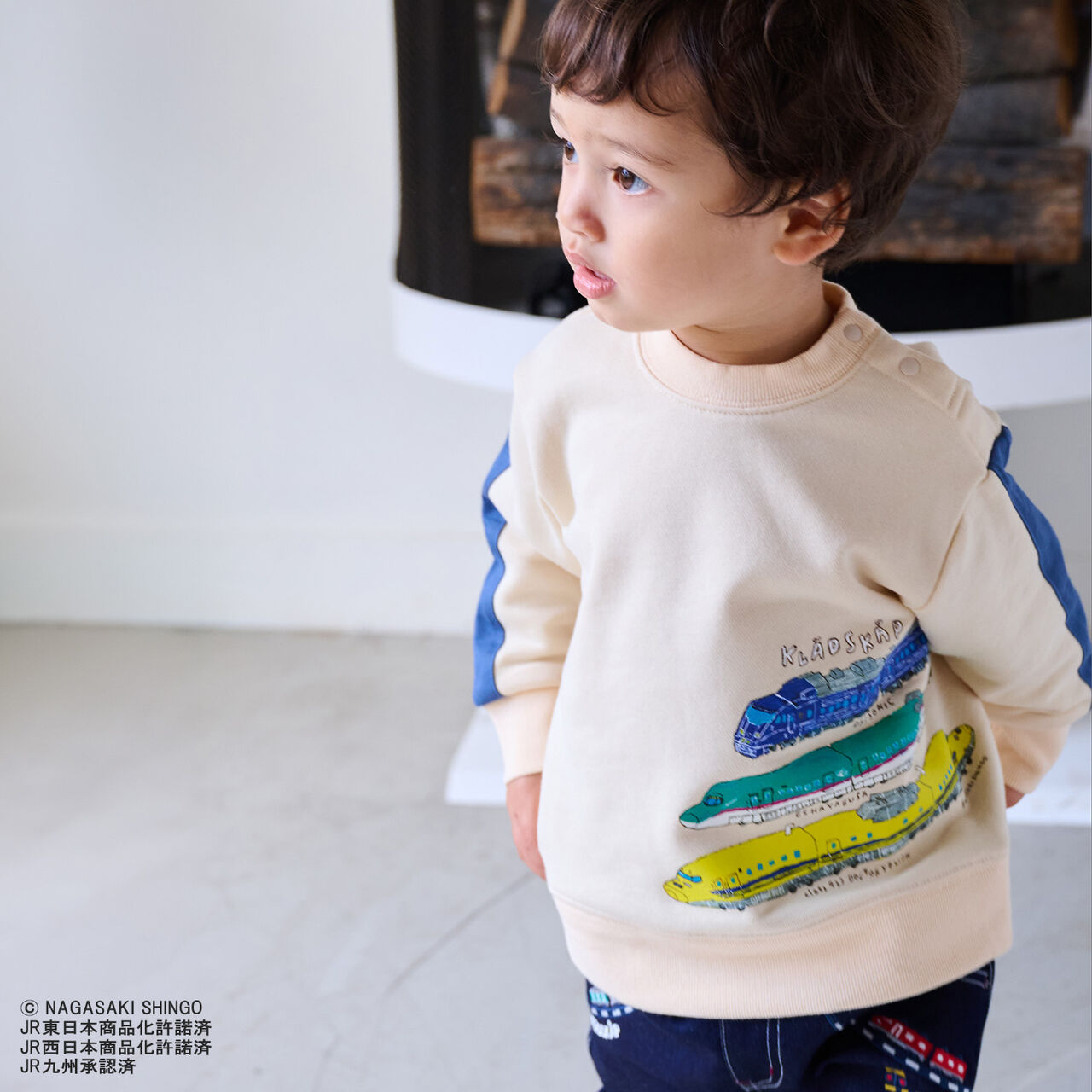 Side-Stripe Sleeve Sweatshirt with Train Design,Ivory, large image number 5
